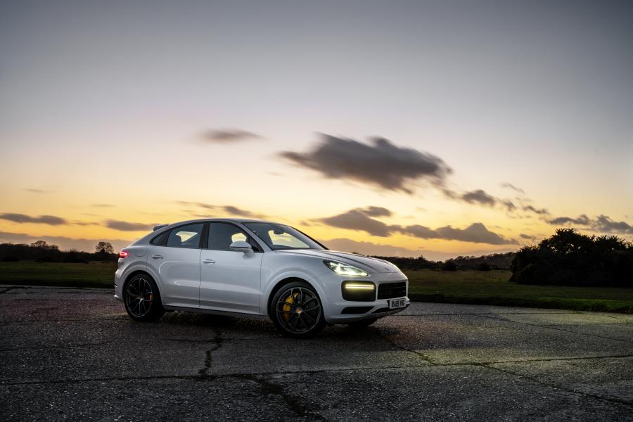 Porsche Cayenne Turbo Coupe 2019 года  (UK) (фото 1 из 18)